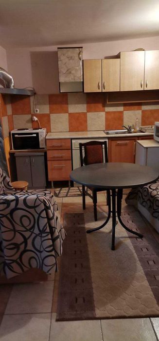 Дава се под наем Двустаен апартамент в Бургас, Славейков - 40 кв.м за 127.5 € - Снимка #1