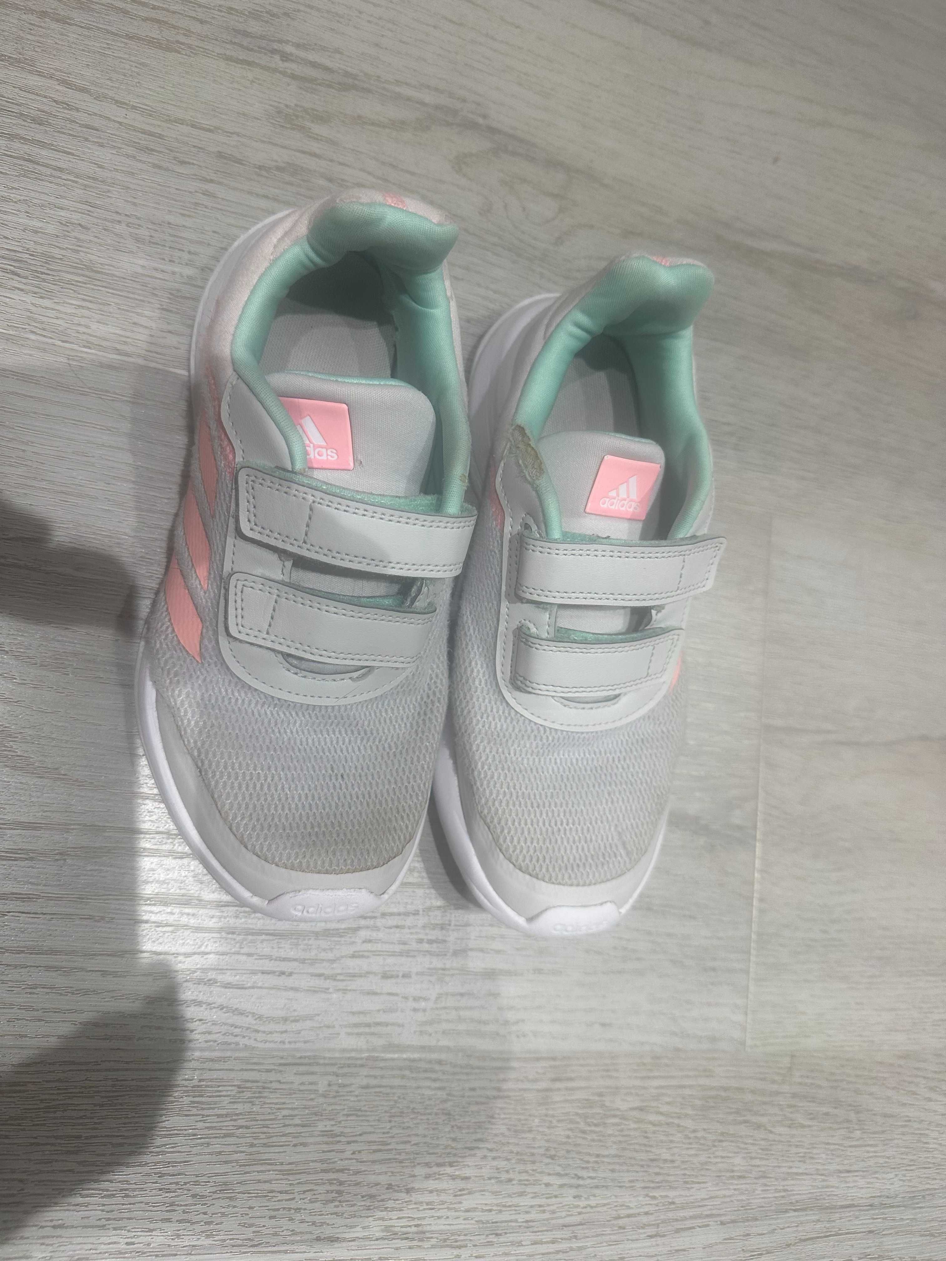 Детски маратонки Adidas номер 35