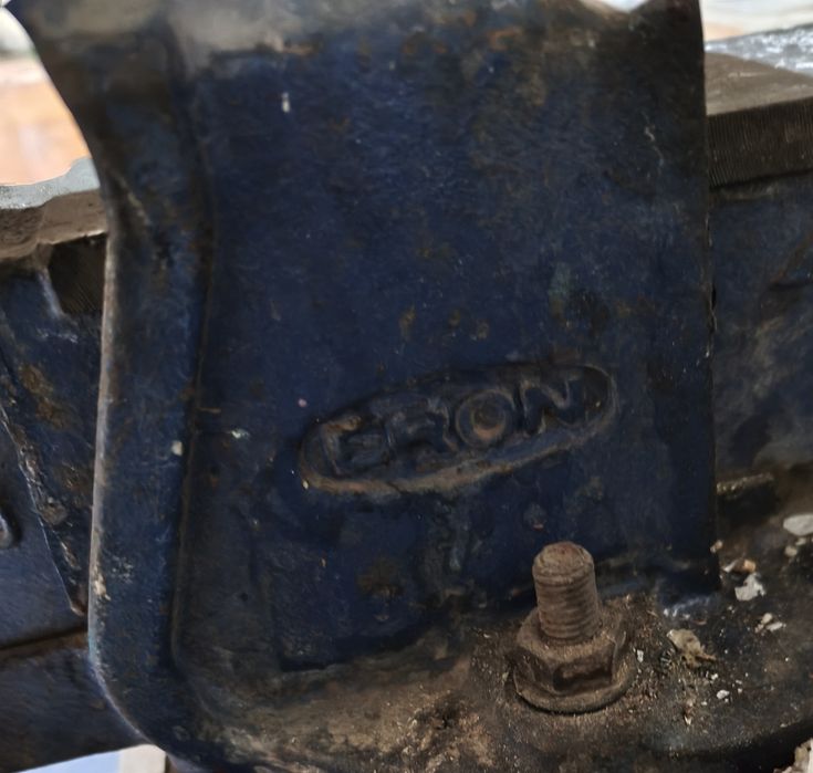 Тиски слесарные  ERON