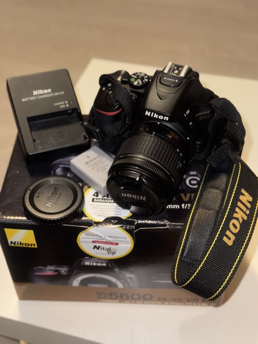 Kit Nikon D5600 + obiectiv AF-P Nikkor 18-55mm 1:3.5-5.6G