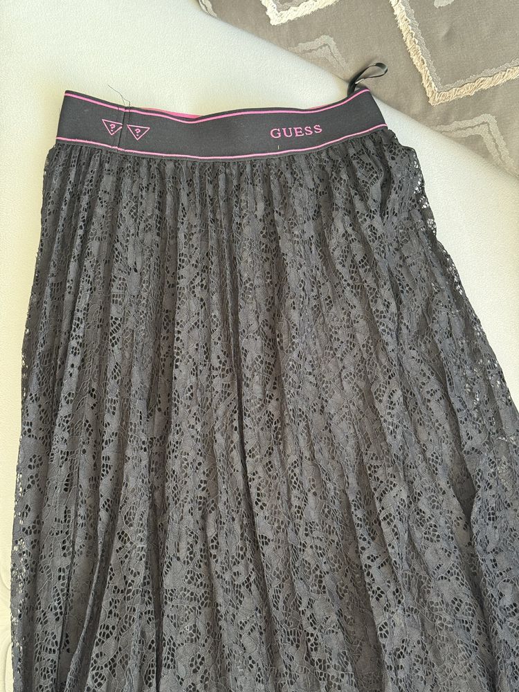 Плисирана дантелена пола Guess