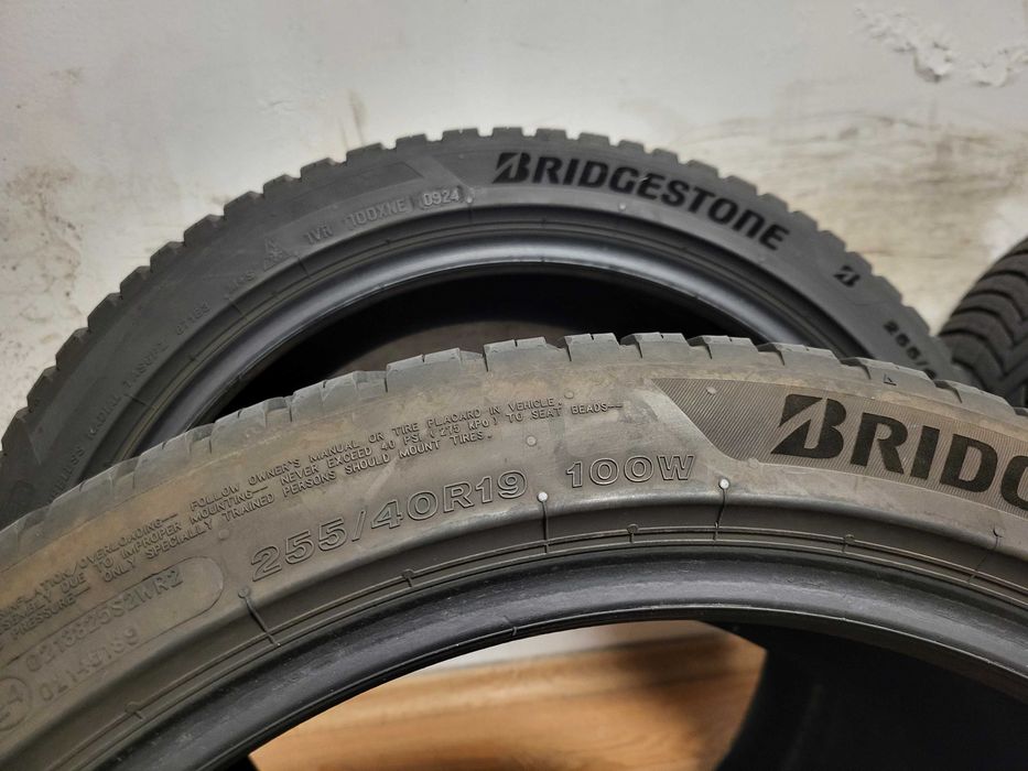 255/40/19 Bridgestone / всесезонни гуми