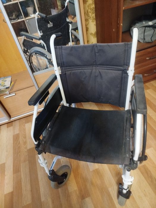 Продам инвалидное кресло