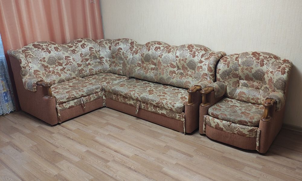 Продам диван угловой с креслом