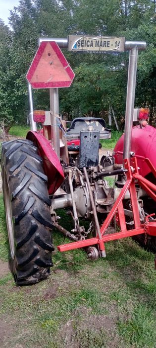 Vând tractor Massey Ferguson