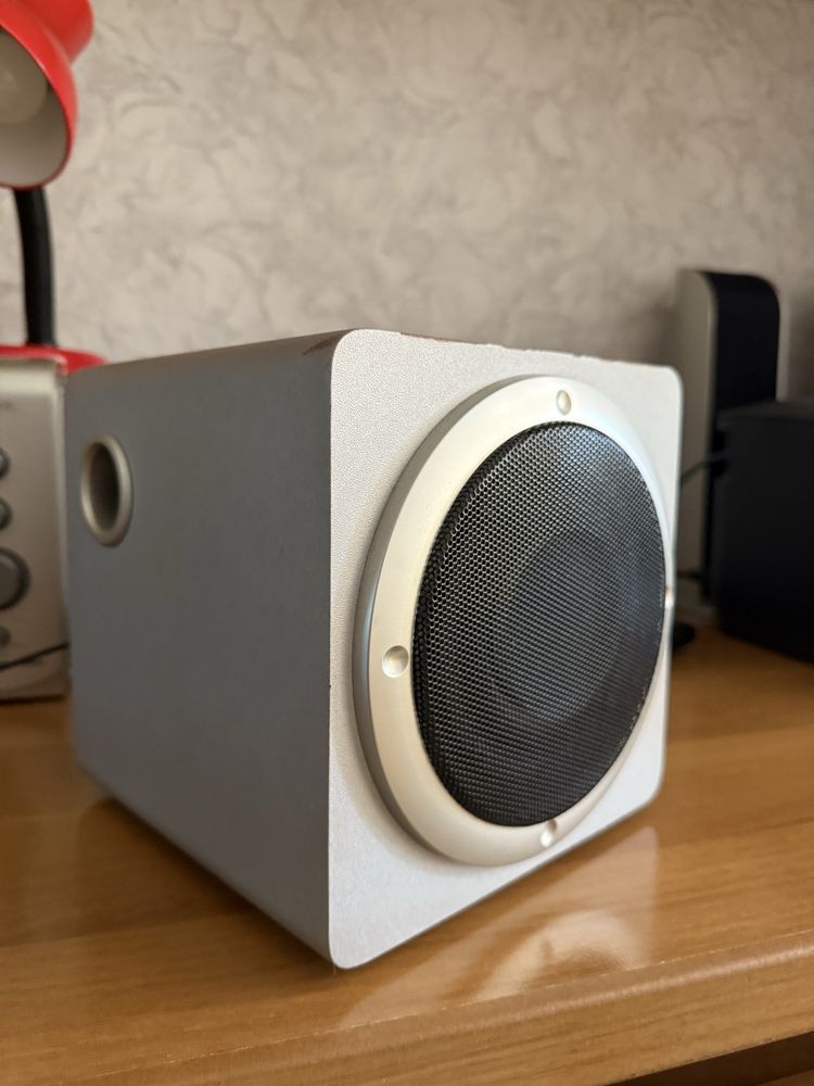 СРОЧНО!! Продам акустическую систему Microlab 2.1