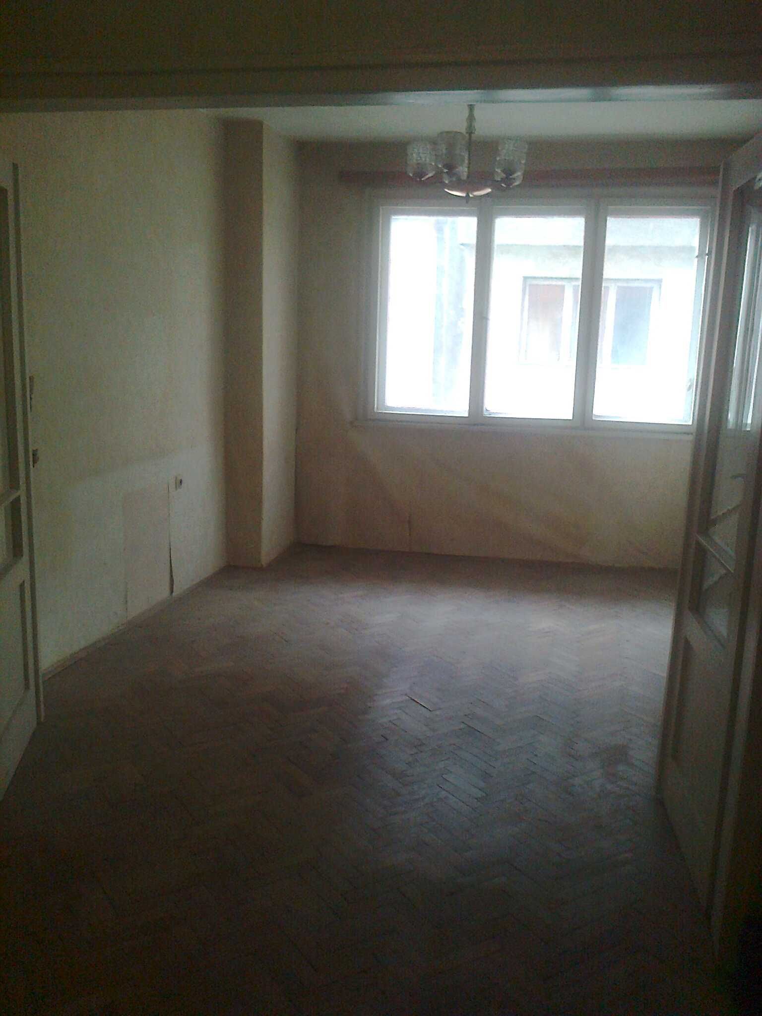 Тристаен  в  центъра
