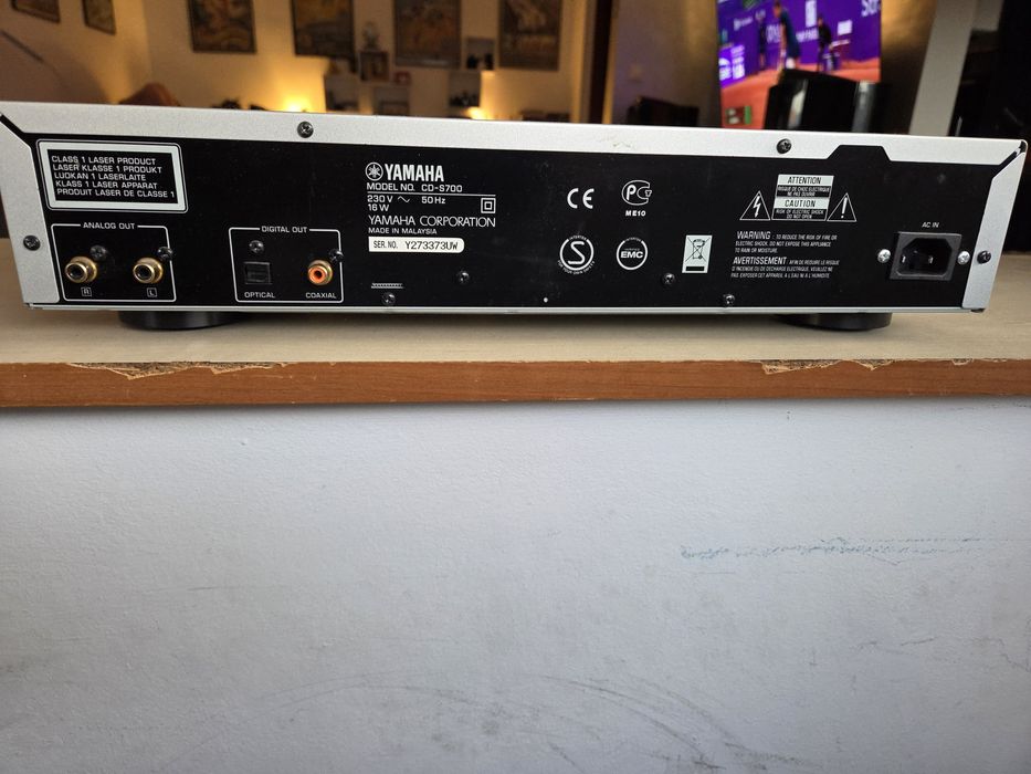 CD player Yamaha CD-S700 hi-fi