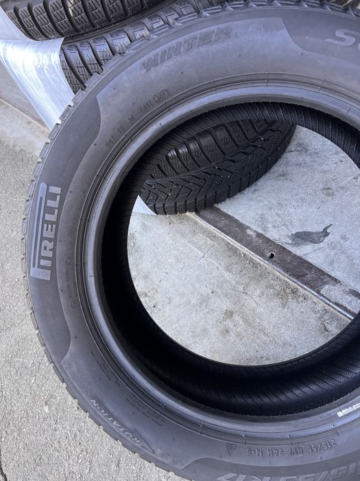 2 anvelope iarna 215/55/17 , Pirelli , 7 mm !