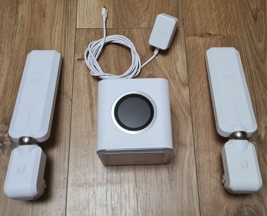 Router wireless cu MeshPoint Ubiquiti AmplifiHD AFI-R