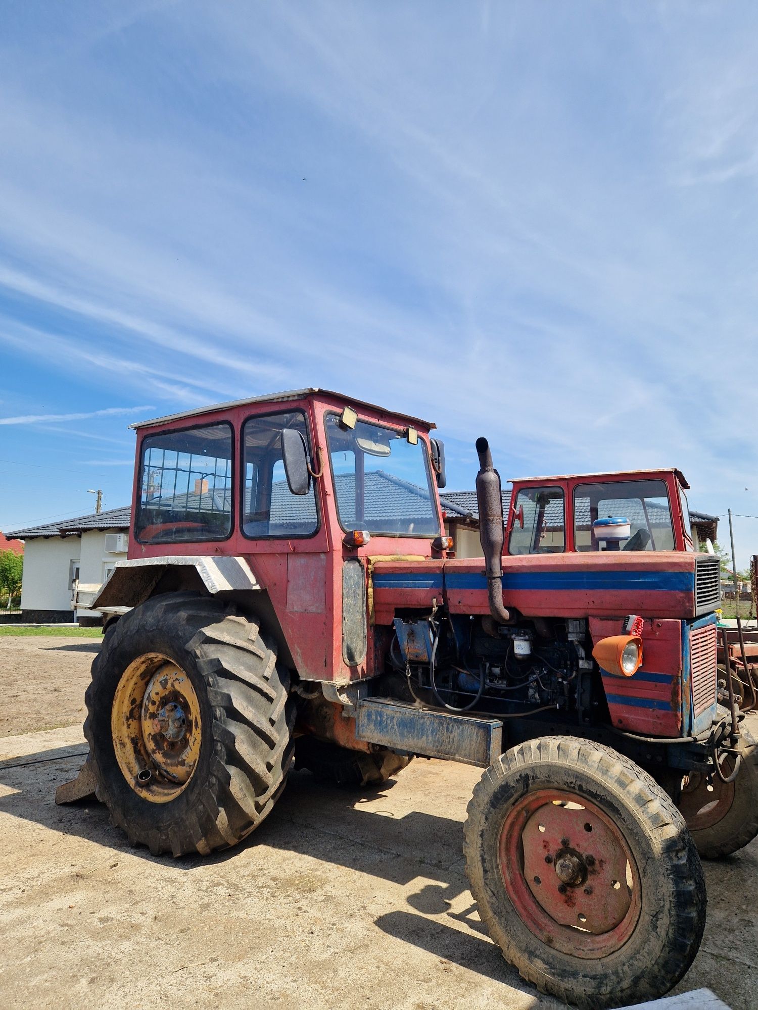 Vând tractor U650 forestier