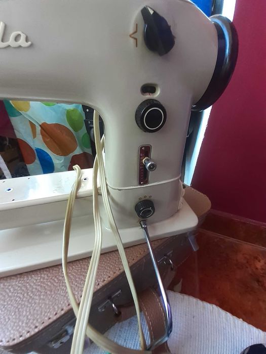 Mașină de cusut Lada