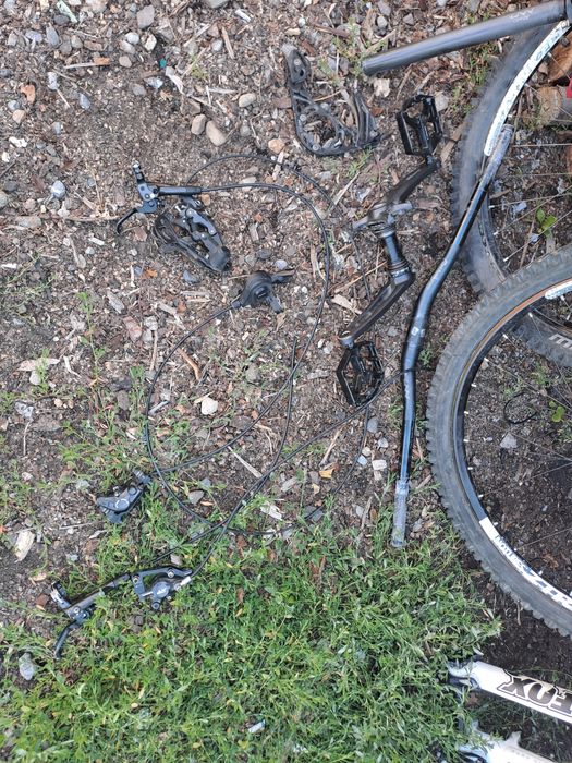 Vând piese de biciclete eduro 26"