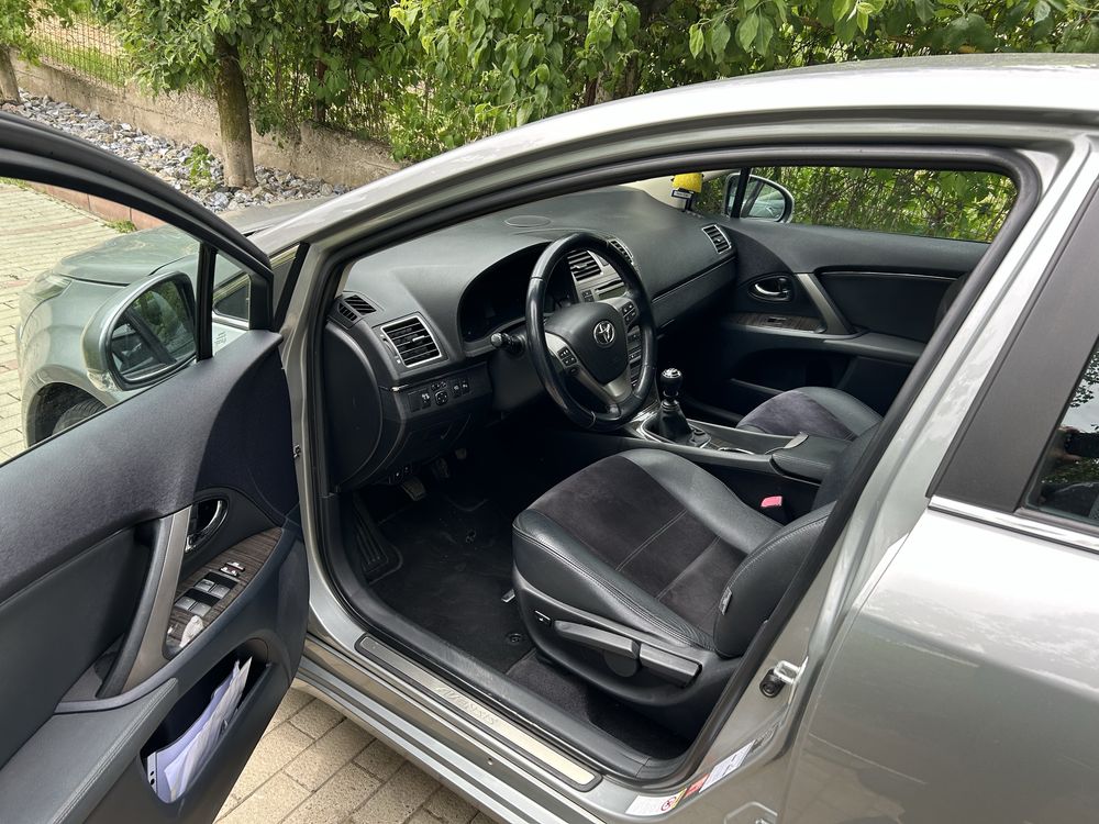 toyota avensis 2013 facelift sau schimb miniexcavator