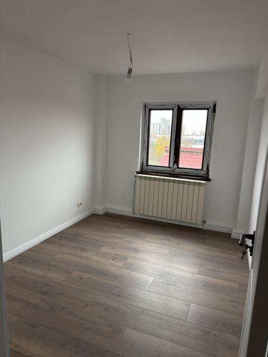 Apartament de vanzare 3 camere decomandat renovat