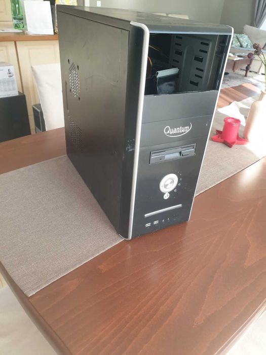 Лот компютърни кутии със захранвания и дънни платки