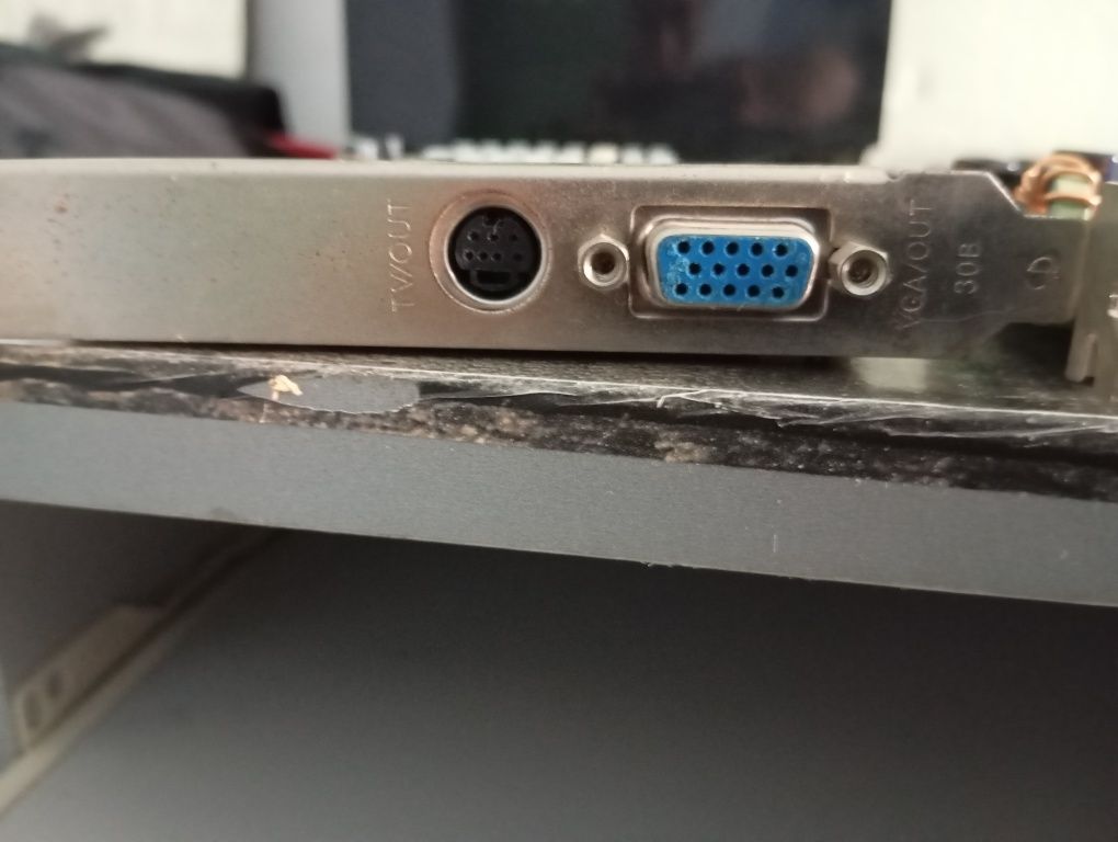 Vând trei placi video 128 GB 64 biț
