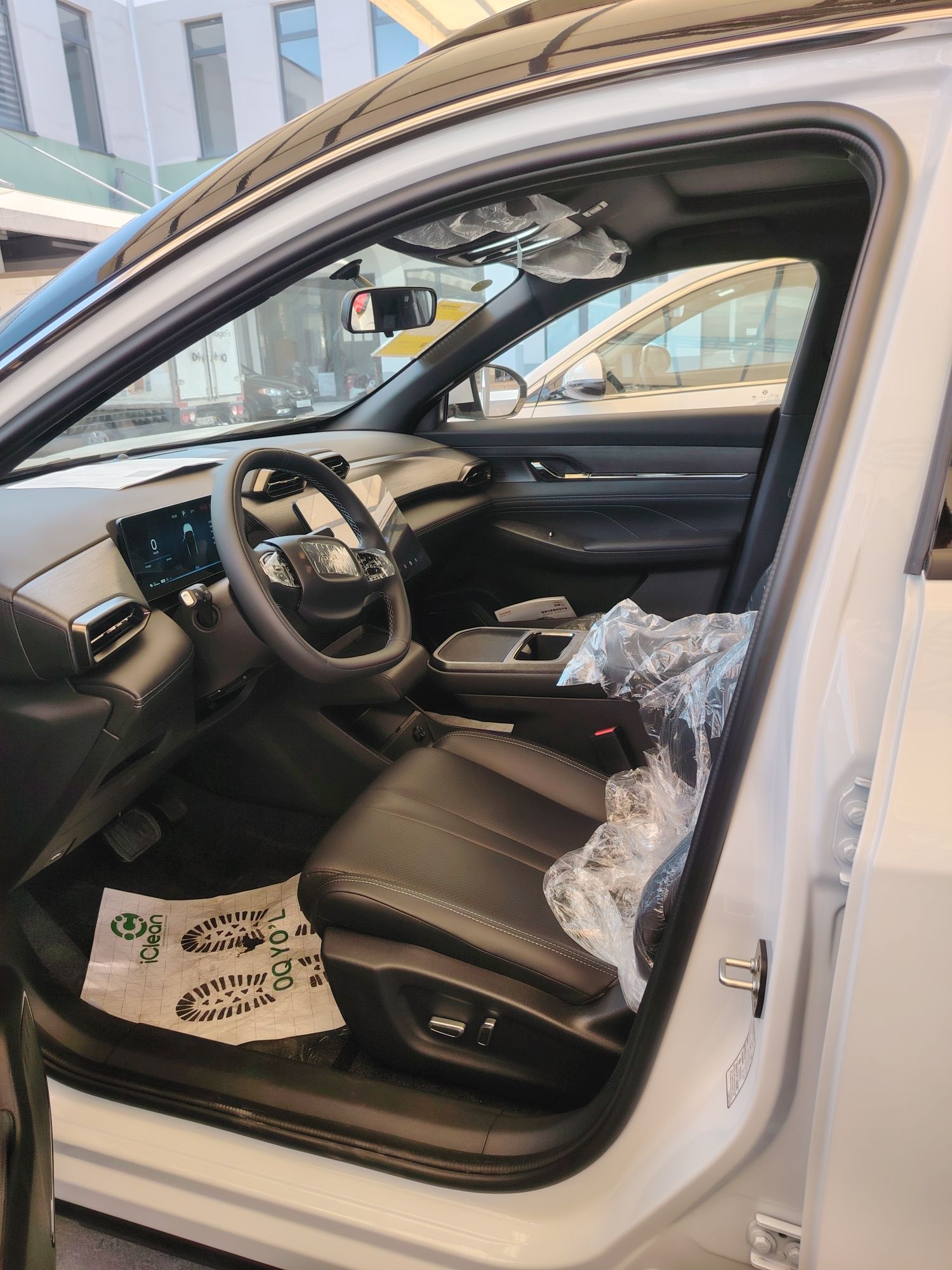 Dongfeng Aelus L7 сотувда бор ок ранг в клра ранг