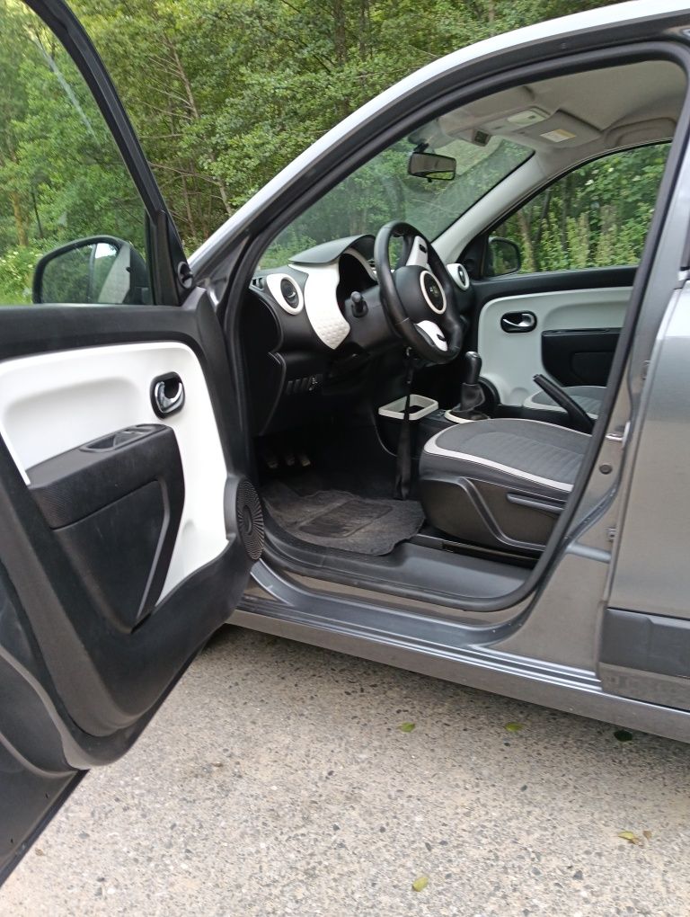 Vând Renault Twingo 2018 recent adus 1.0 benzina.
