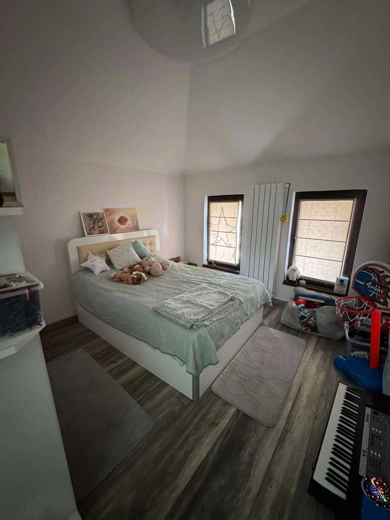 Продава се Тристаен апартамент в Казанлък - 133 кв.м за 1342 €/кв.м - Снимка #3