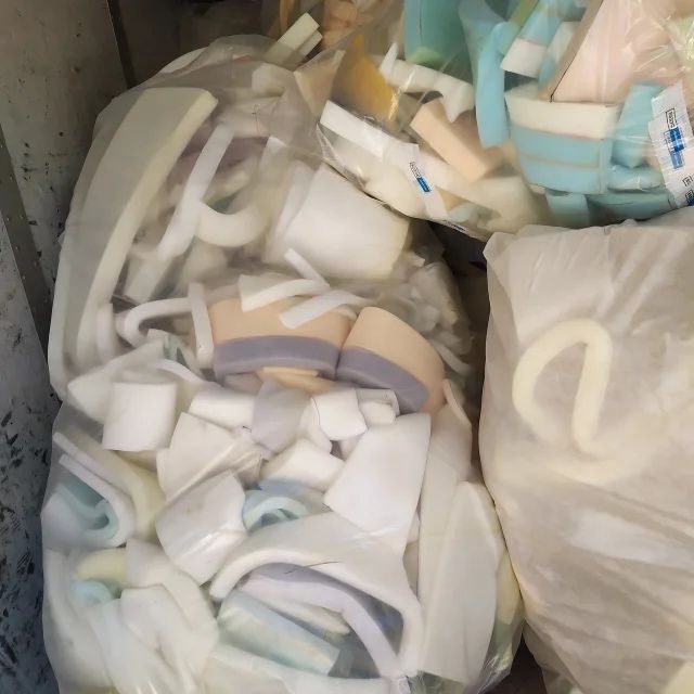 Бесплатно отходы поролона, синтепона, тканей