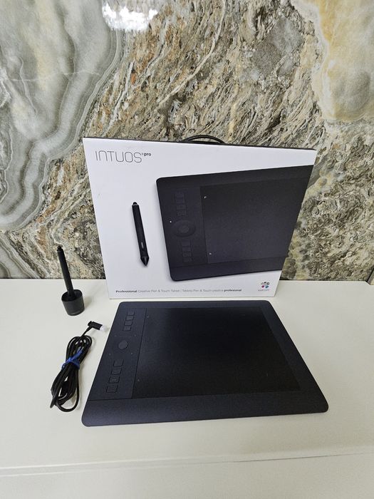 Tableta grafica Wacom Intuos Pro marimea M