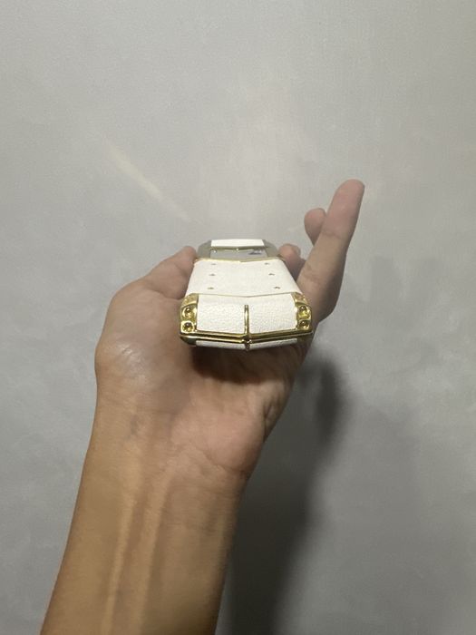 Vertu telefon sotiladi