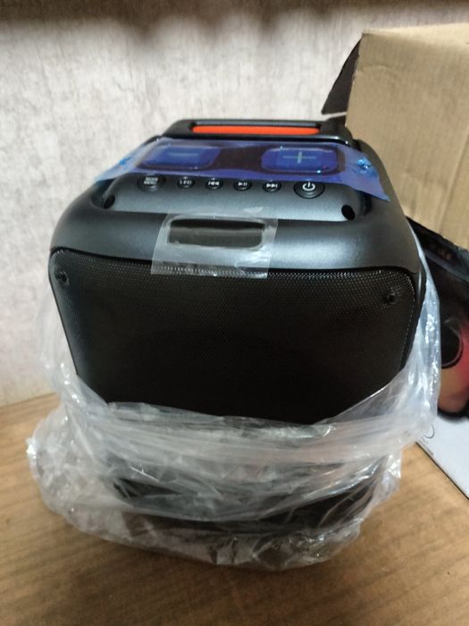 Продам колонка с пультом управления, новый