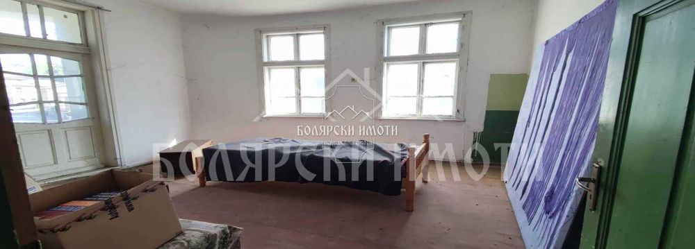 Еднофамилна двуетажна къща в гр. Елена