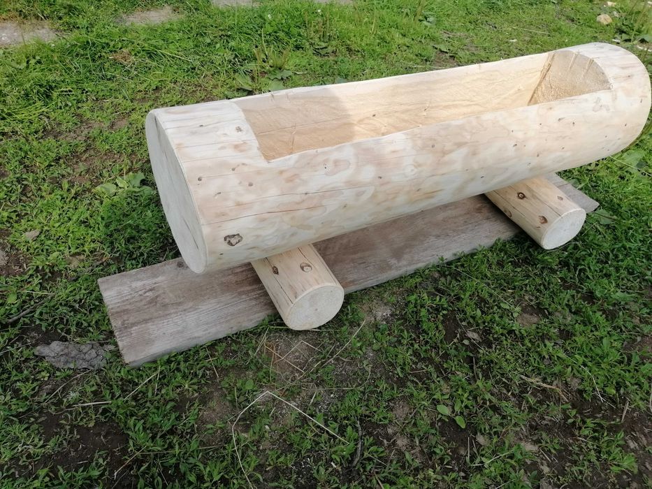 Jardiniera din bustean