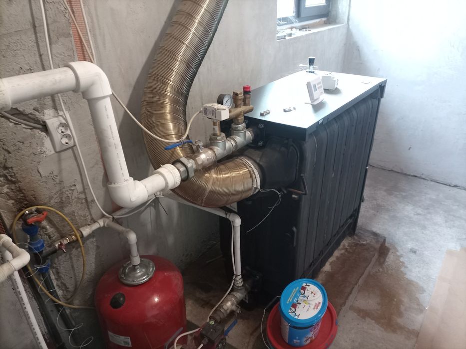 Vând Centrala pe lemne și cox