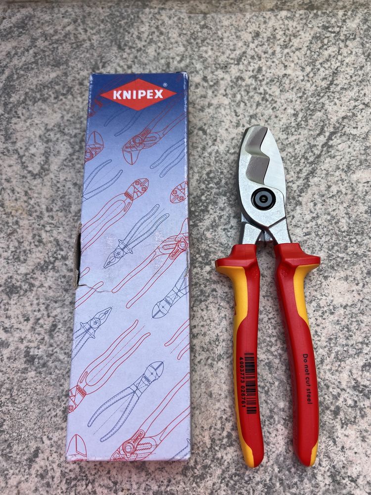 Vând foarfeca cabluri Knipex  izolata la 1000 volt( 70 mm)