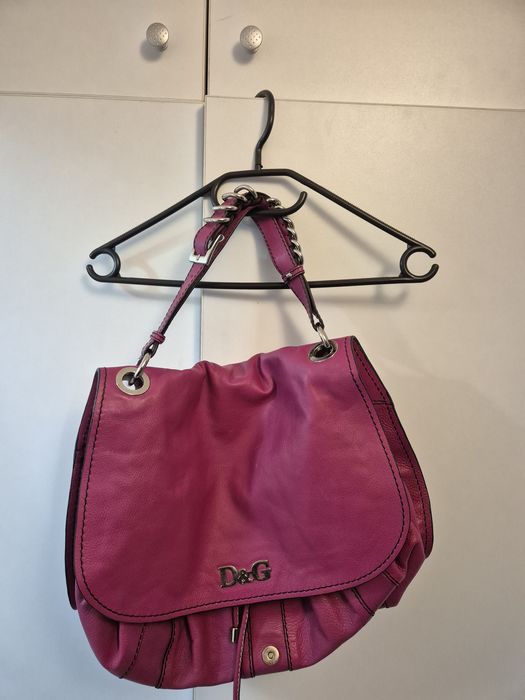 Vand geanta roz din piele marca Dolce & Gabbana, ca noua