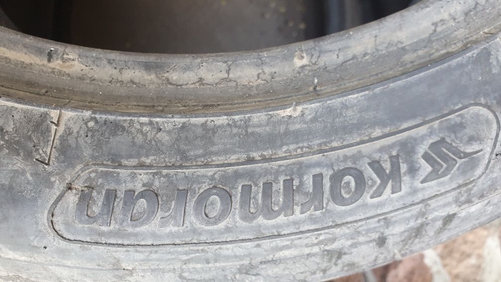 Продам две шины на 17
