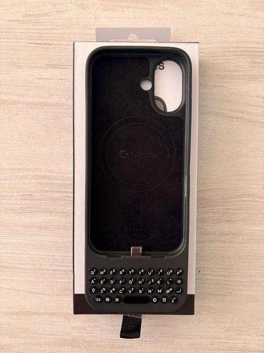 Clicks Keyboard за iPhone 16 – като нова