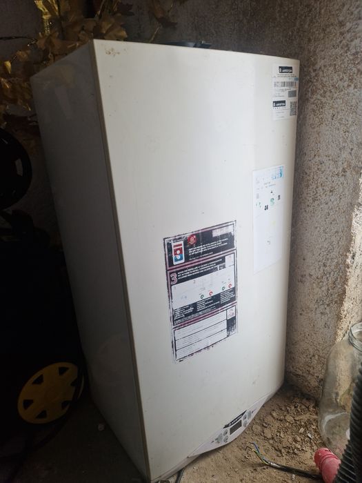 Centrala ariston cares 30kw defecta