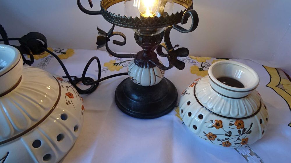 Настолна лампа и полилей  с  декорация в стил Рустик