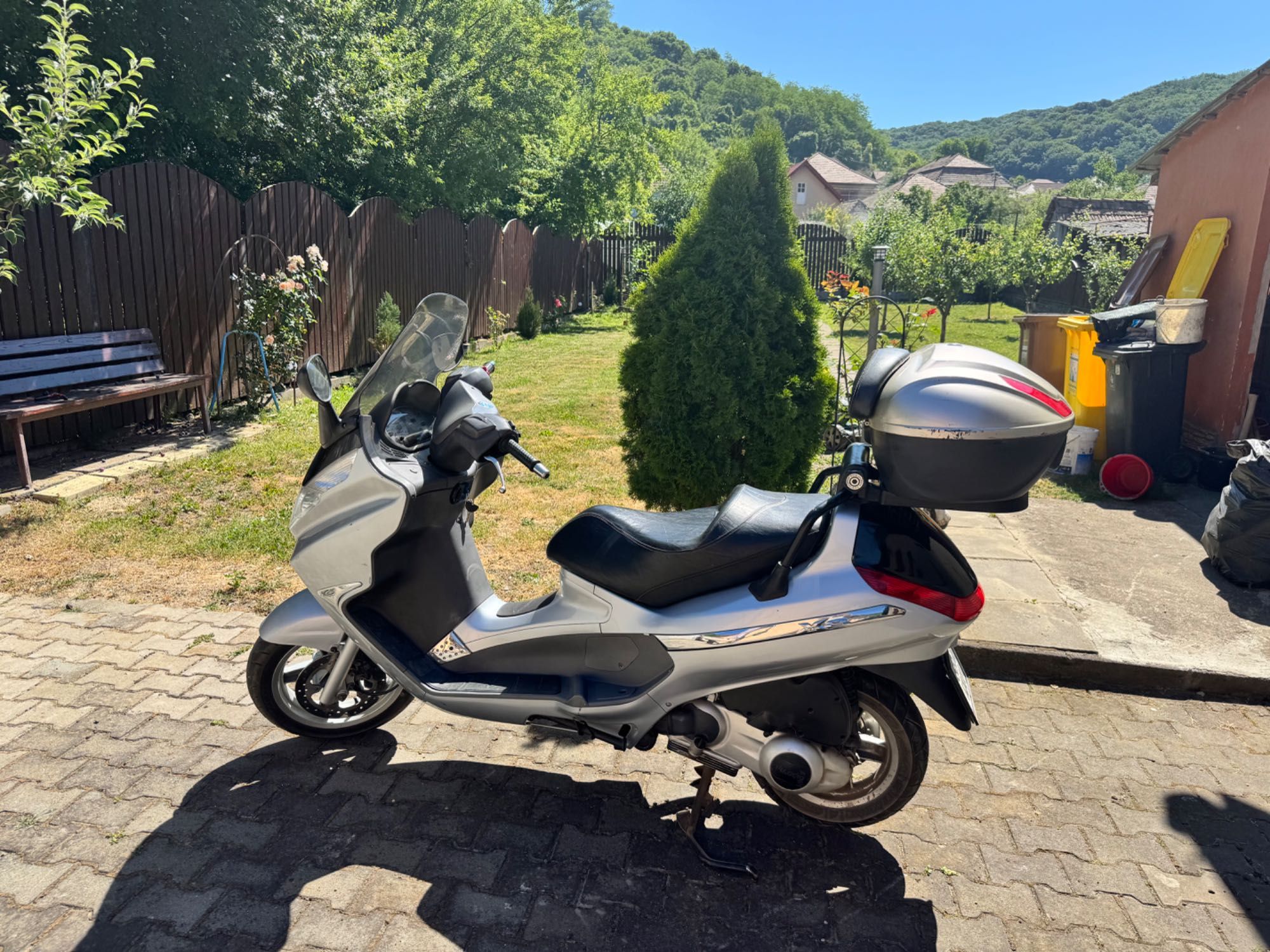 Piaggio x 8 , 125cm3, cat  b , înmatriculat