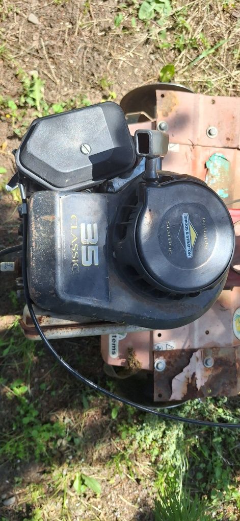 Motosapa cu motor Briggs ,& Stratton 3.5 CP