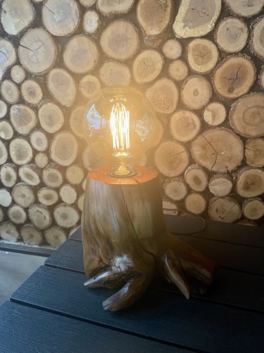 Дървени настолни лампи