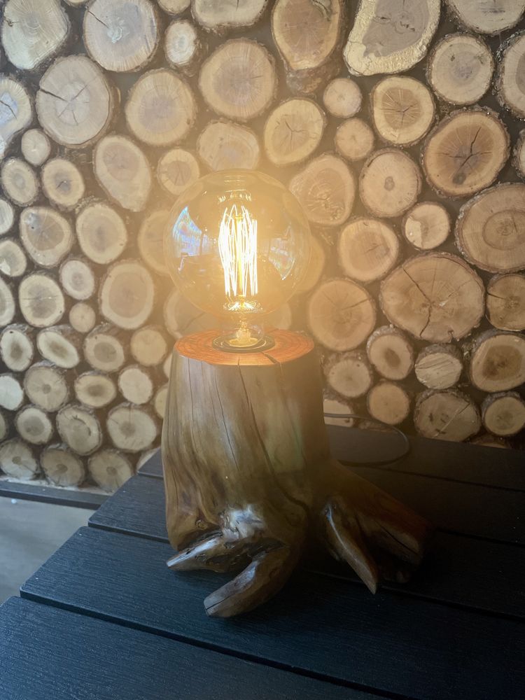 Дървени настолни лампи