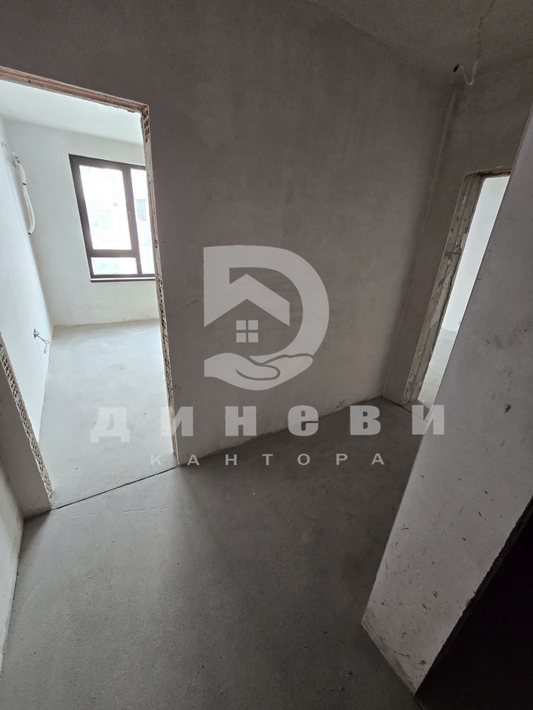 Продава двустаен апартамент до Мол Галерия