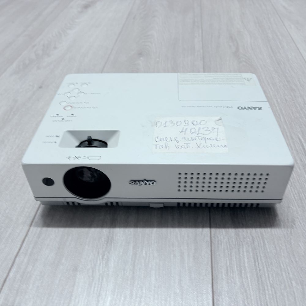 Проектор sanyo. С колонками