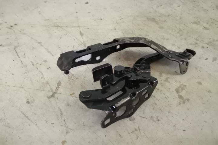 Оригинална Дясна Капачка На Панта На Mercedes-Benz / Mercedes-Benz C-C