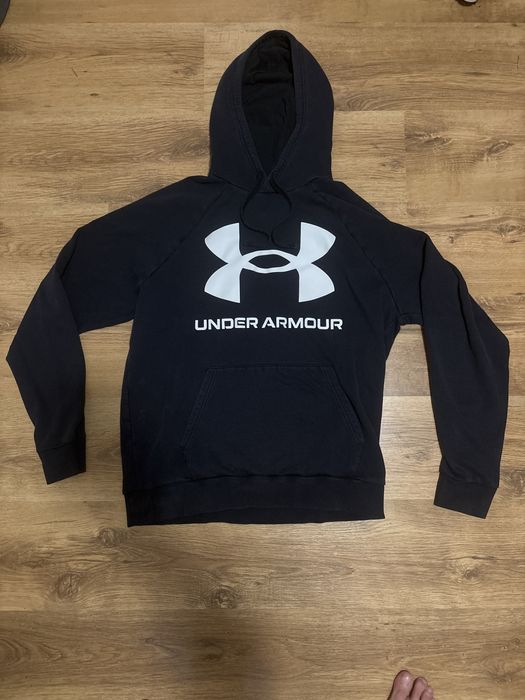 Черен суитчър на Under Armor