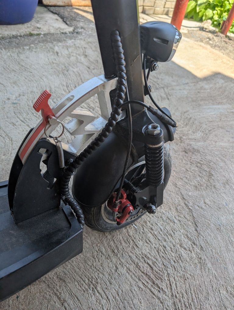 Vând trotineta electrica