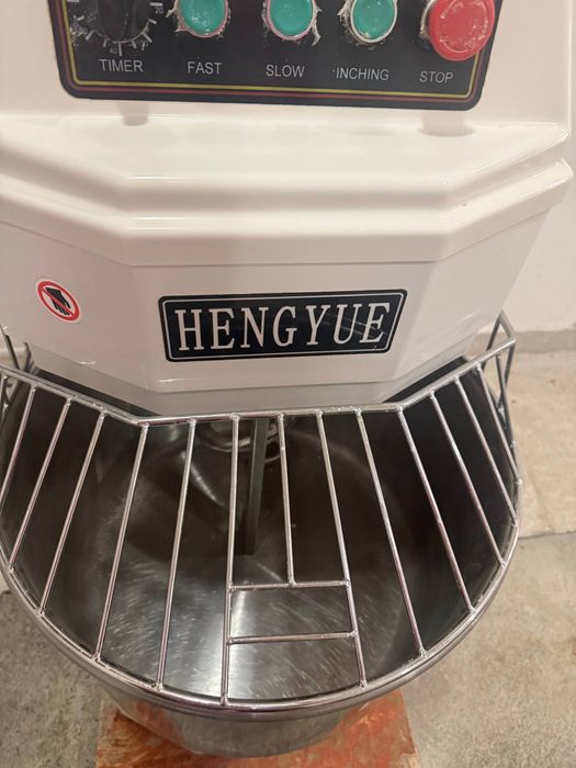 Тестомешалка в отличном состоянии. Яхши холатдаги хамир коргич.