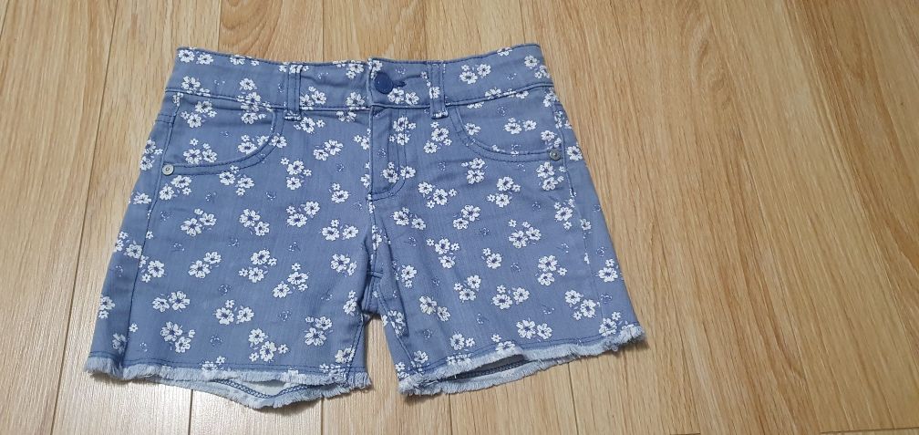 Pantaloni scurti Benetton 7-8 ani(130ani)