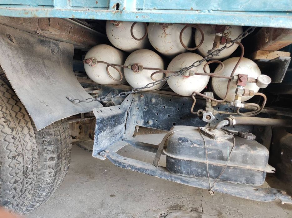 Zil mashina samasval  holati yahshi