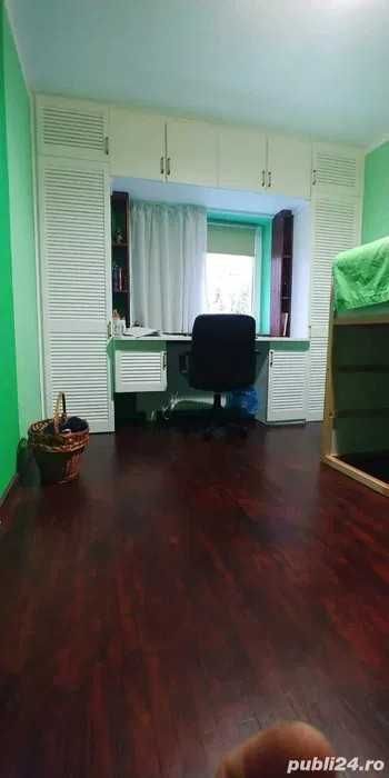 Vând apartament cu 4 camere în Grui, Câmpulung,jud Arges